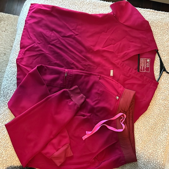 Figs Scrub Set in Pink Color: Medium Top & XS Zamora Joggers - Picture 4 of 4